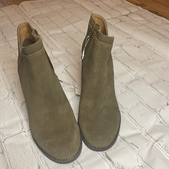NWT Lucky Brand US 8 1/2 Green Suede YIMINA Ankle Boots Zip Up Booties - Picture 2 of 6